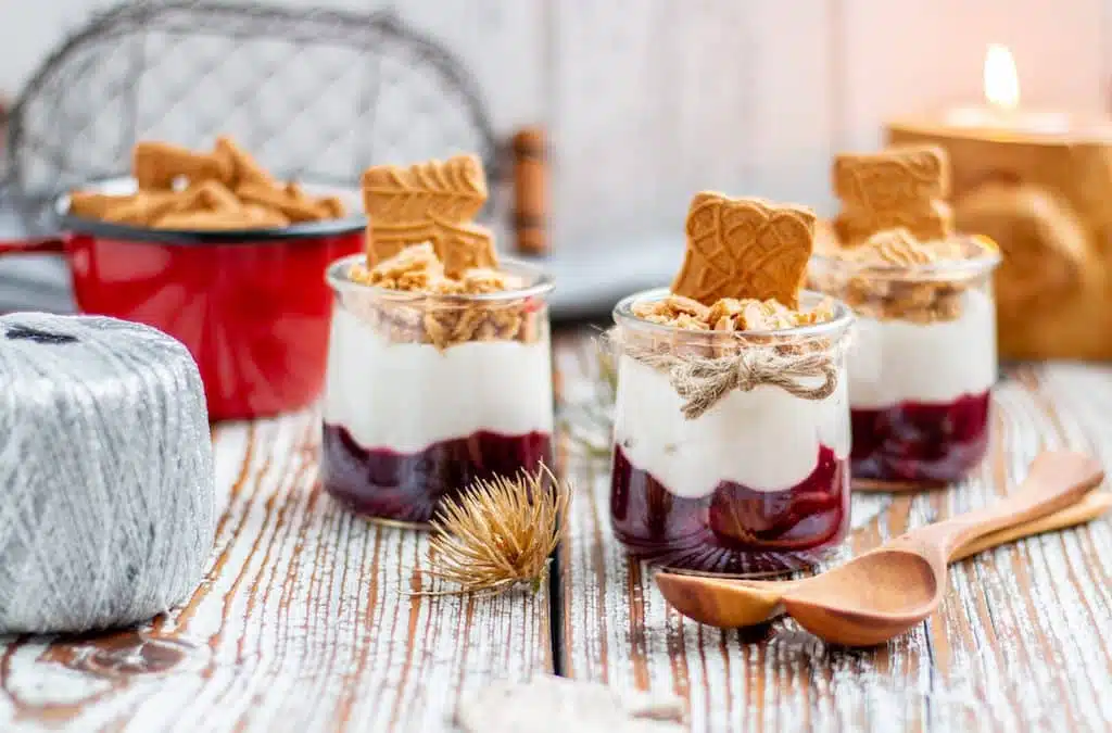 Beeren-Kokos-Dessert mit Spekulatius