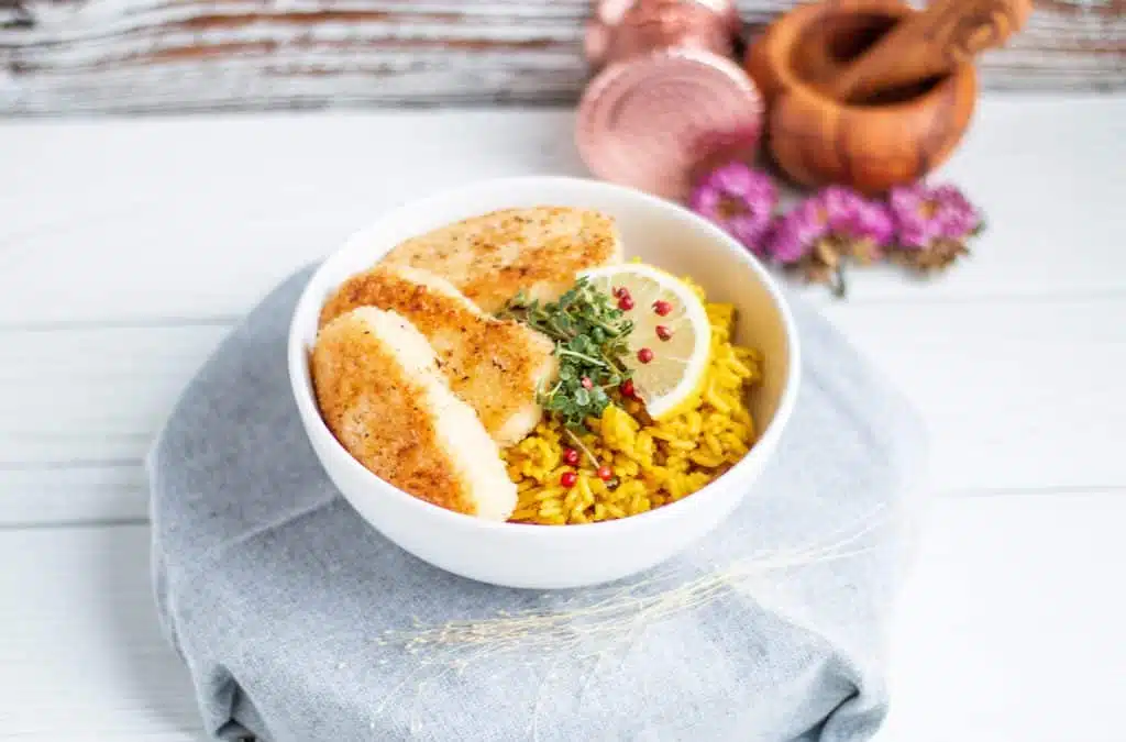 Turmeric rice with coconut halloumi