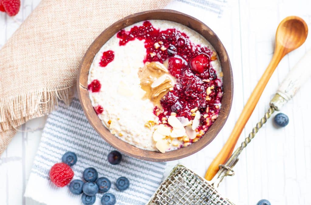 Quinoa porridge with warm berries