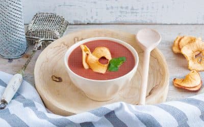 Cremige Rote-Beete-Suppe mit Apfelchips